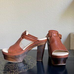 KOOLABURRA Santa Barbara: Wooden Platform Brown Leather Sandals, Size 8